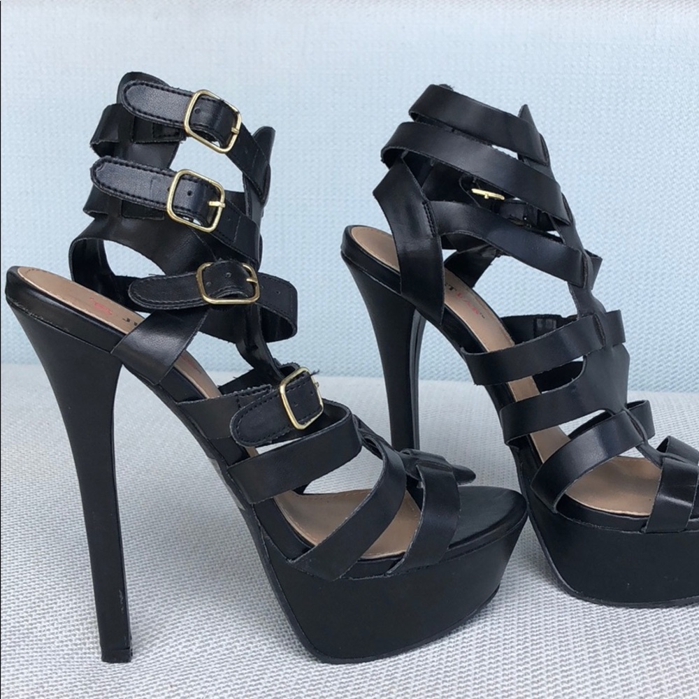 New black JustFab strappy platform heels!